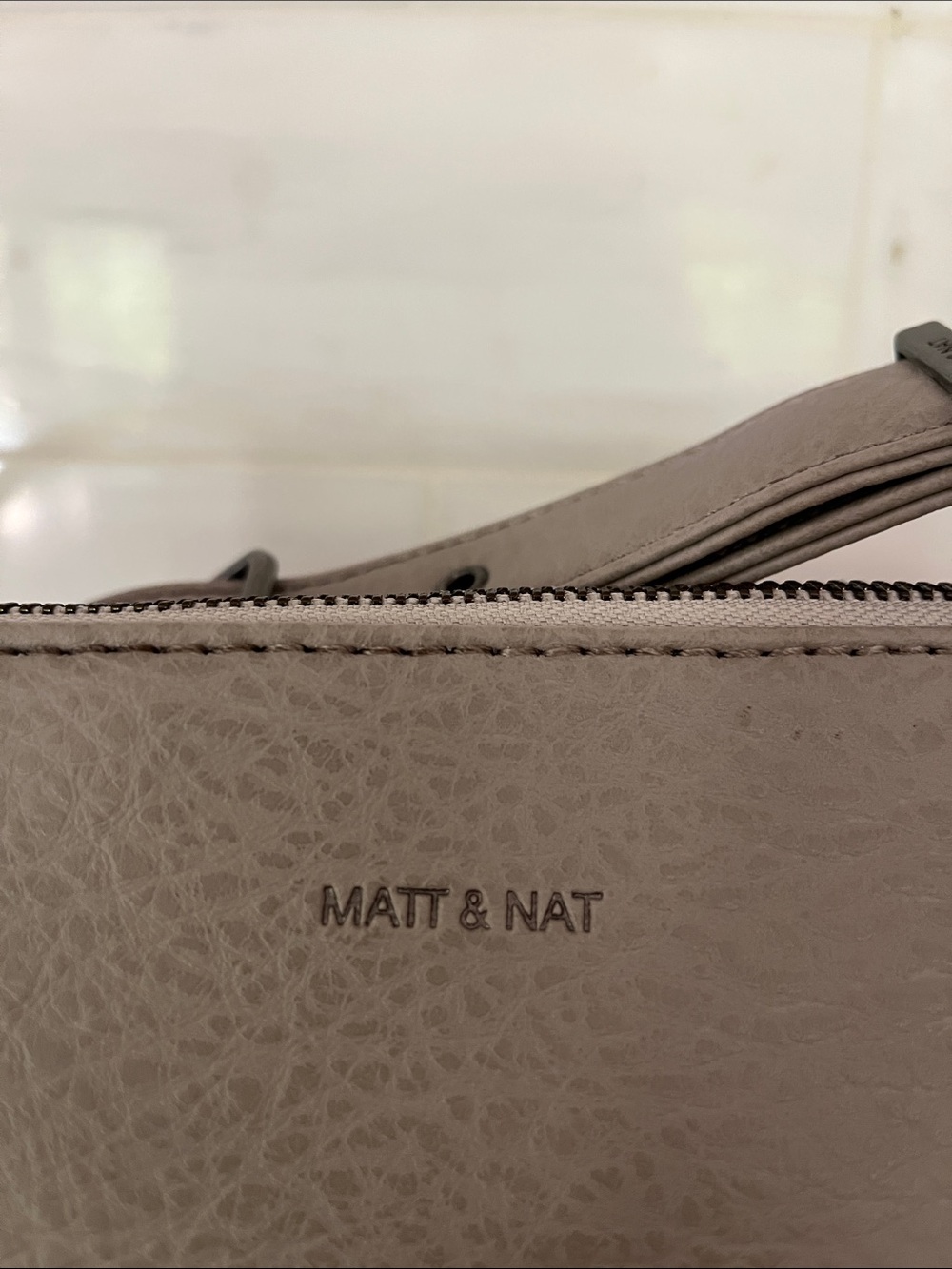 Matt & Nat NEW Sam Vegan Grain Leather Crossbody Bag Purse in Plateau - Picture 5 of 14
